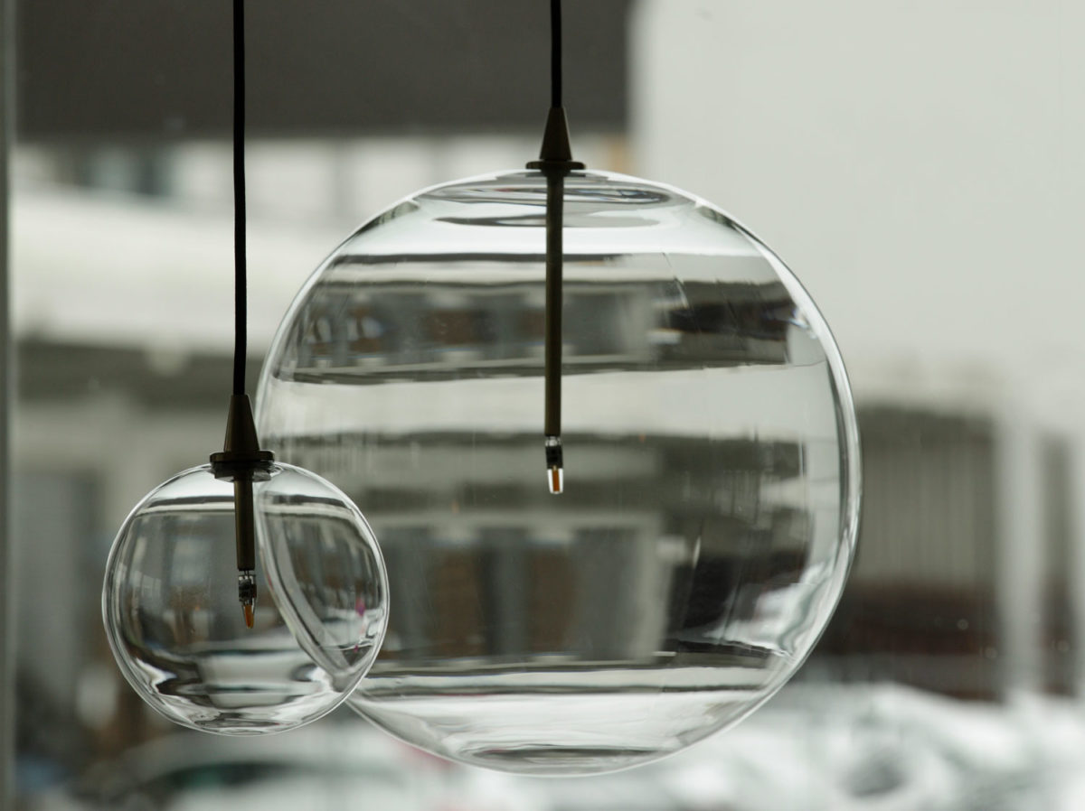 Glaskugel-Leuchten mit 15 und 35 cm Durchmesser von Schwung Home