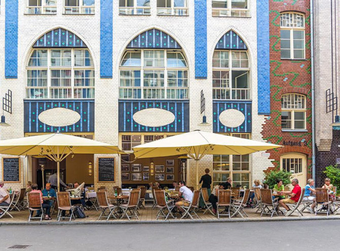 Fassade zum Hof Restaurant Hackescher Hof