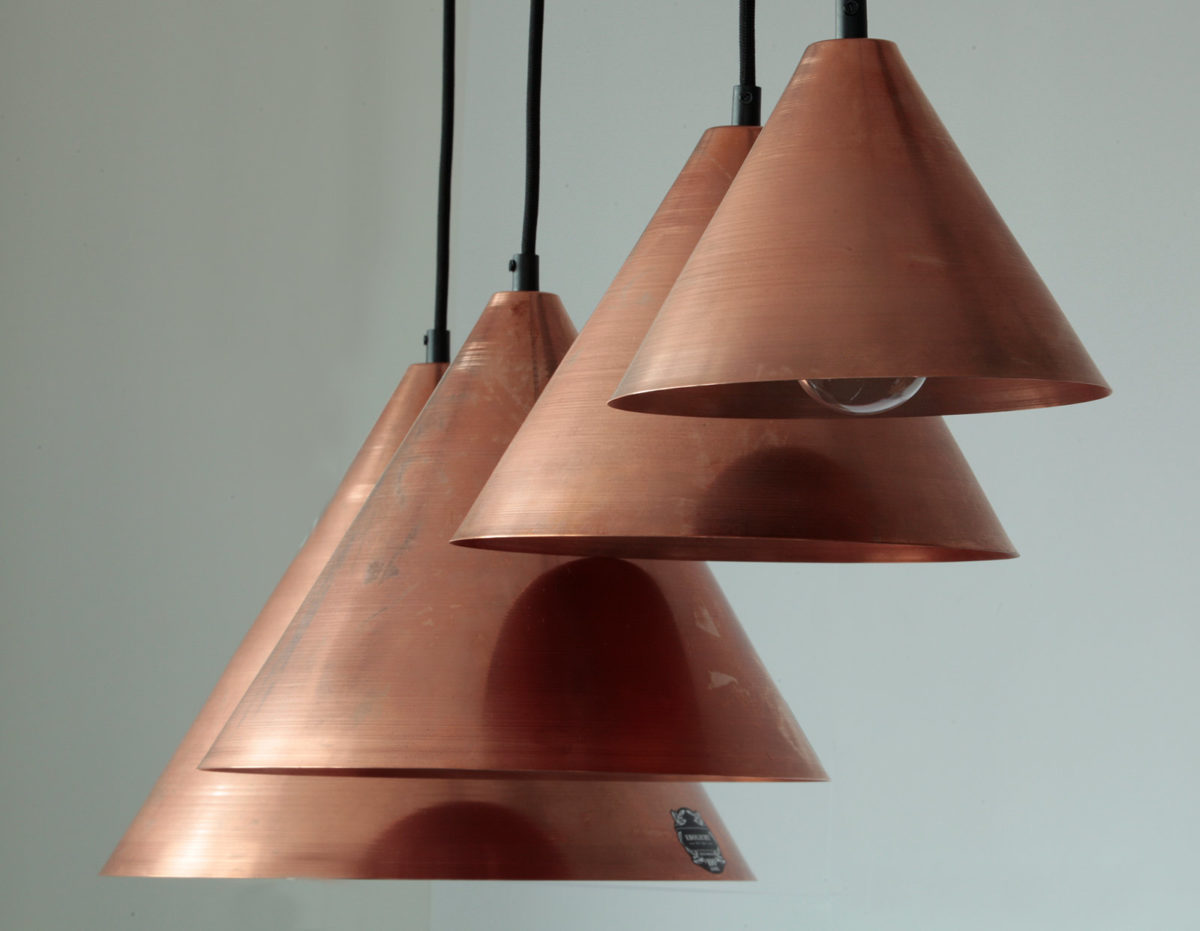 Die kegelförmige Kupfer-Hängeleuchte „Zwickau“ von Bolich in  vier von fünf erhältlichen Größen ab 20 cm